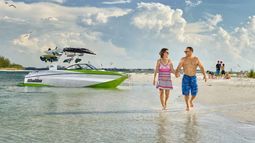 m235_couple_beach