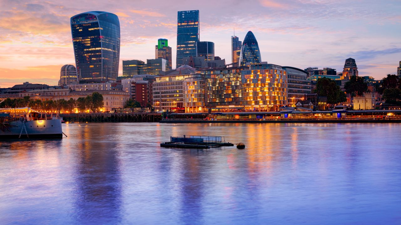 FTSE 100 Live: Stocks flat, Carlsberg to buy Pepsi maker Britvic, Metro ...