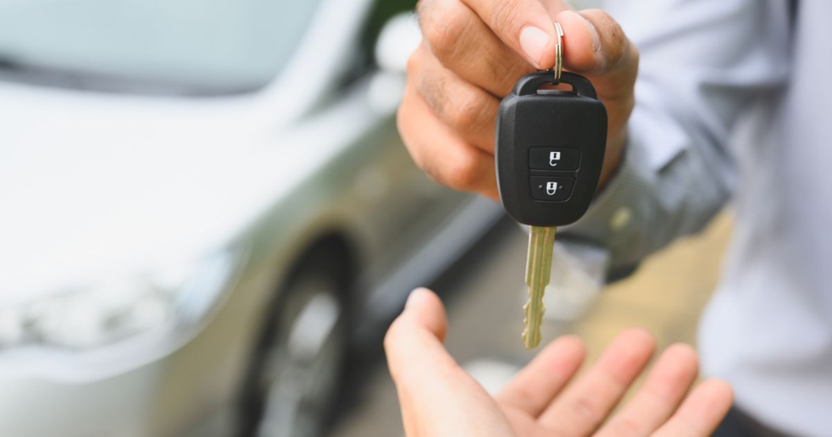 CarMax shares climb despite quarterly earnings miss NYSEKMX