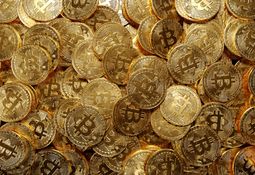 HIVE Digital Technologies - HIVE Digital Technologies on green bitcoin mining & AI pivot | Crypto Round-Up