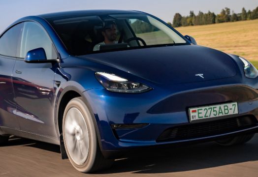 Tesla Inc - Tesla probed by NHTSA over Model Y door handle issue