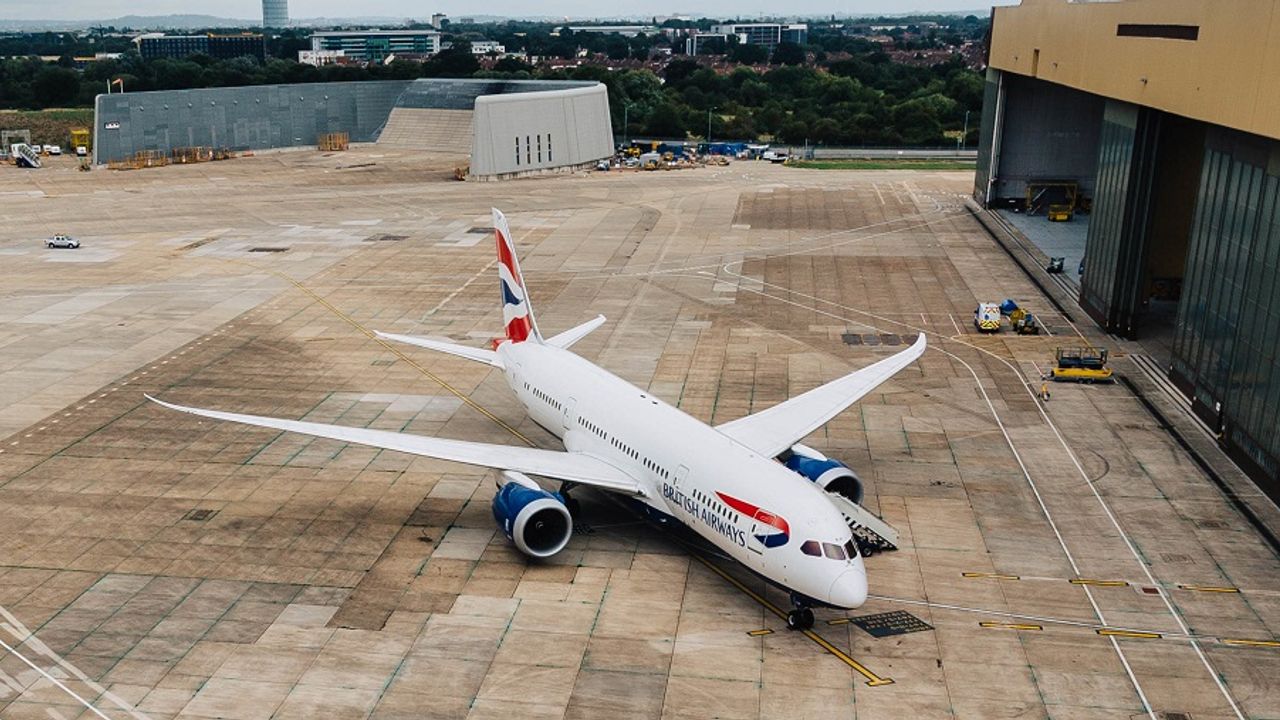 British Airways, easyJet lose altitude on growing oil costs | LSE:IAG
