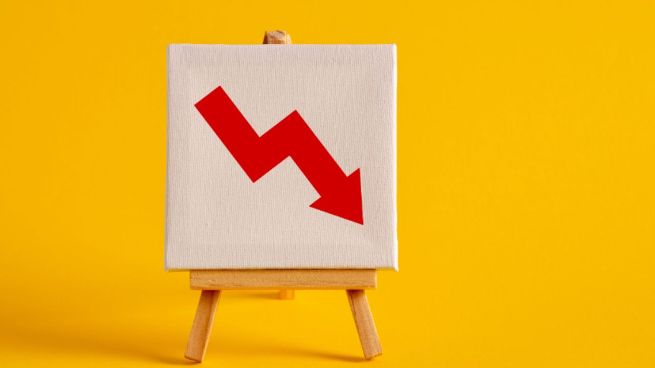 B&M shares slump after profit warning and CFO exit | LSE:BME
