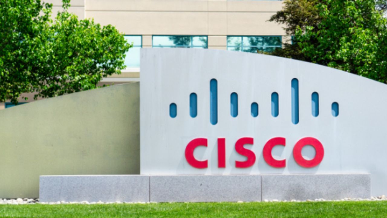 Cisco upgraded by UBS on AI growth potential | NASDAQ:CSCO, XETRA:CIS