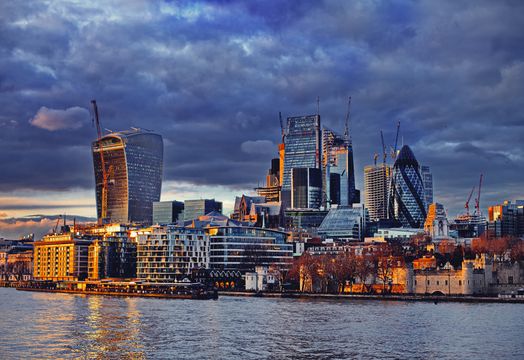FTSE 100 Live: Tech jitters, a Bitcoin slump and the Fed&rsquo;s hesitation set the tone for London