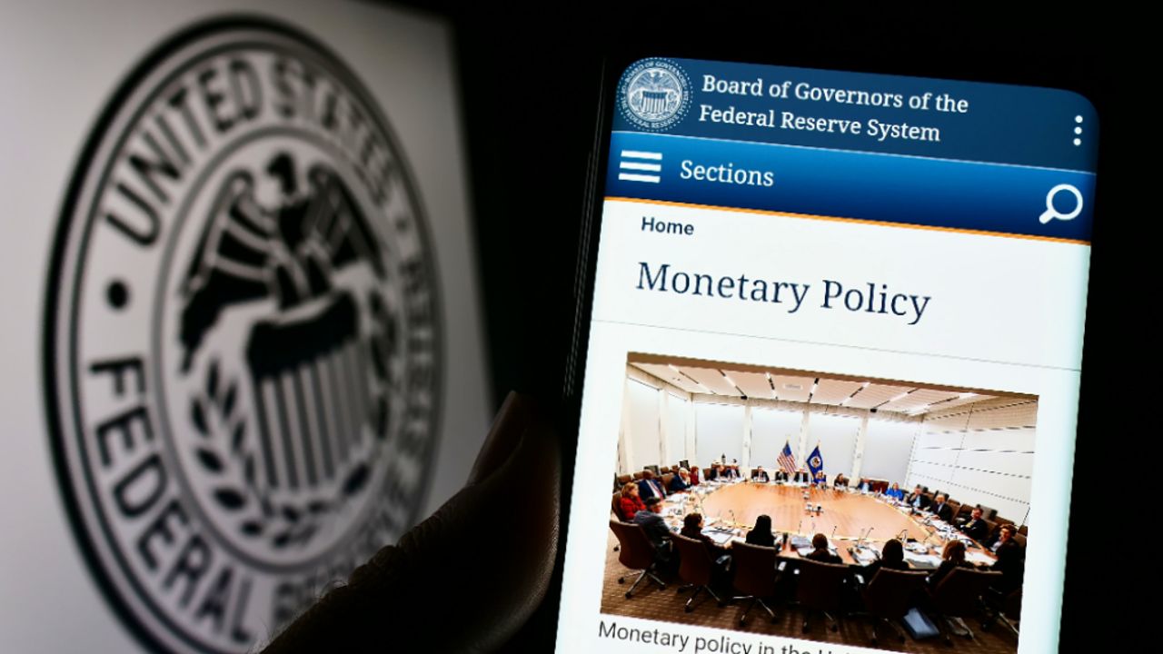 Fed officials divided over December rate cut, meeting minutes show