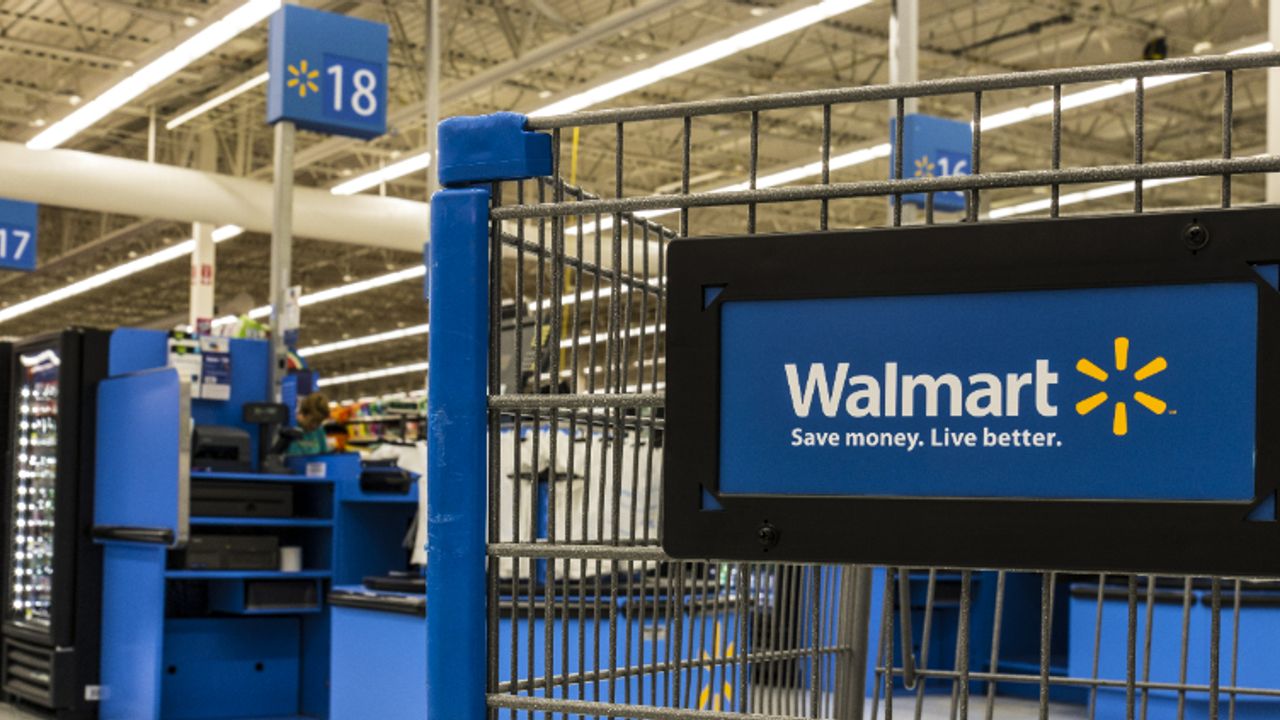 Walmart shares drop as cautious outlook disappoints