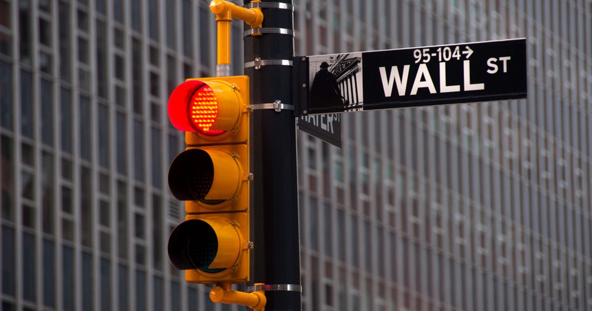 FTSE 100 Live: UK blue-chips struggle as Nasdaq, Dow Jones drop