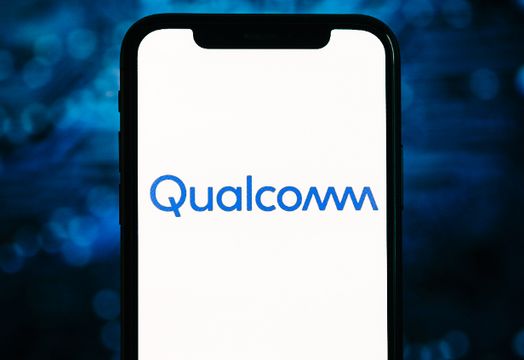 Qualcomm Inc - Qualcomm raises long-term targets as analysts highlight data center, edge AI opportunities