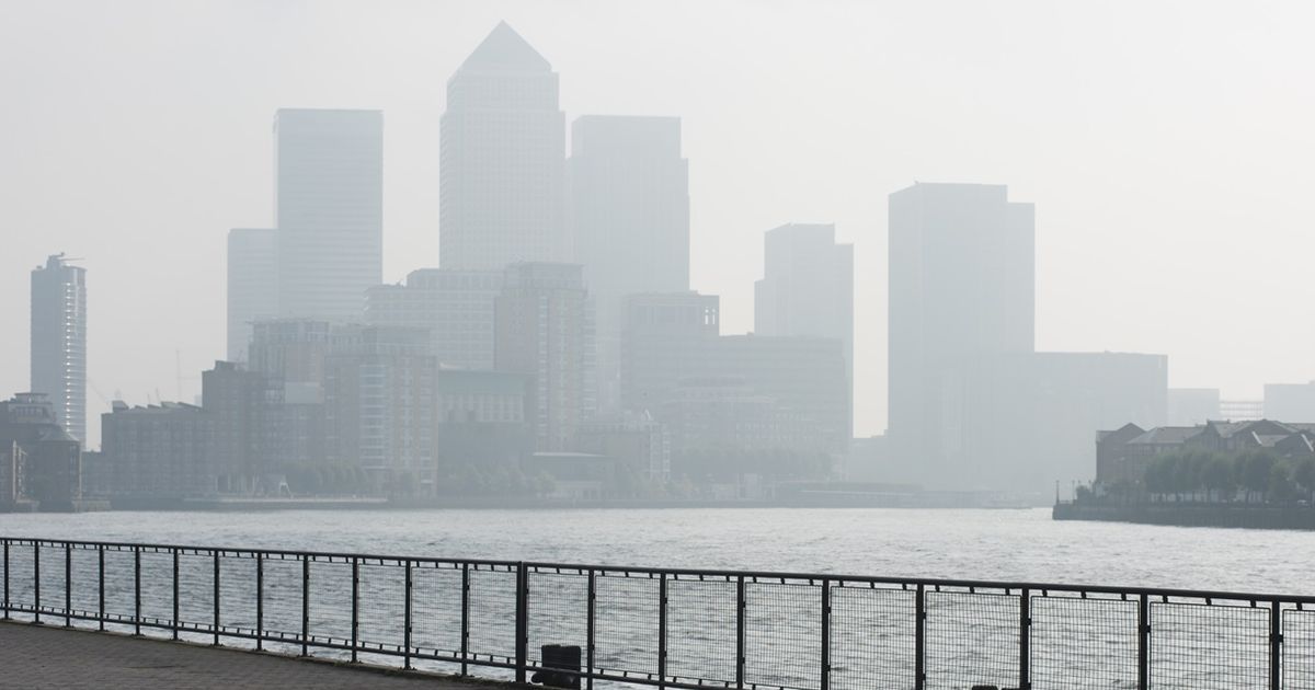 FTSE 100 Blue-chips cut losses, Downing Street pushes defence plan
