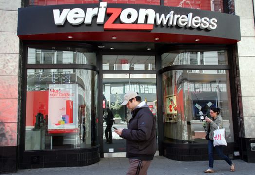 Verizon Communications Inc - Verizon shares rise as earnings beat and guidance boost offset revenue miss