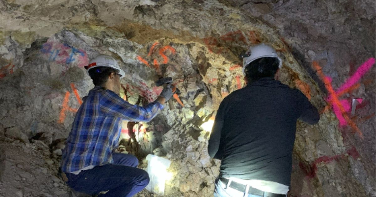 Pinnacle Silver and Gold identifies gold-silver mineralization in...