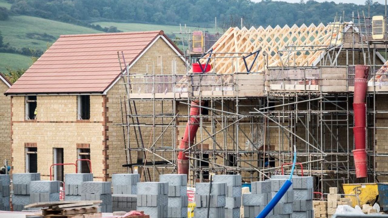 Lennar Q3 earnings fall as homebuilder cuts annual delivery target ...