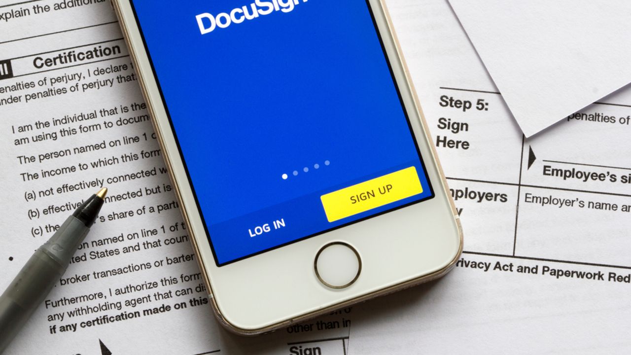 DocuSign raises annual forecast as AI-powered contract tools gain traction
