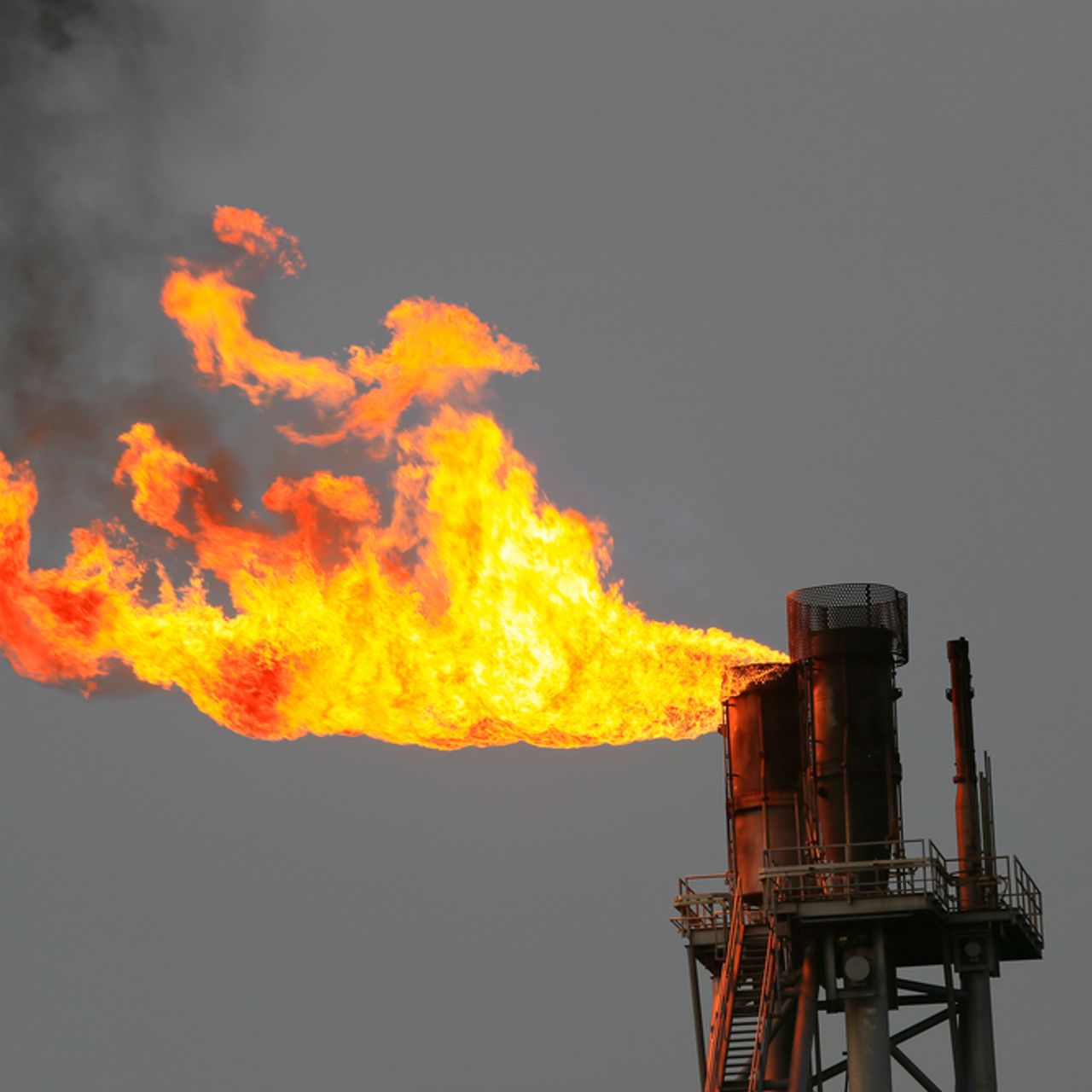 BP and Shell fall as oil slides on Saudi supply recovery and Iran talks