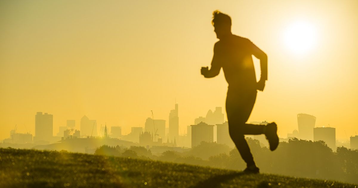 FTSE 100 smashes past 10,000 milestone to start 2026