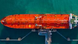 Oil tanker