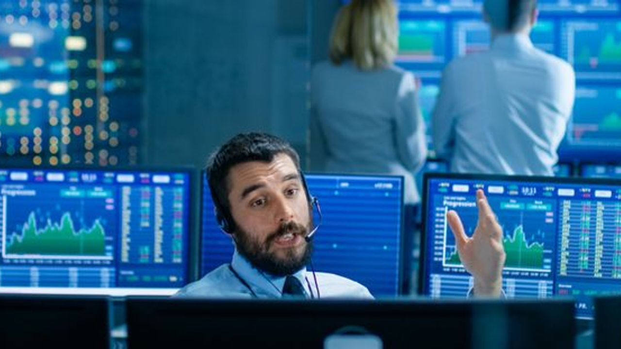 FTSE 100 Live: Stocks stride higher as oil prices drop, Raspberry Pi surges