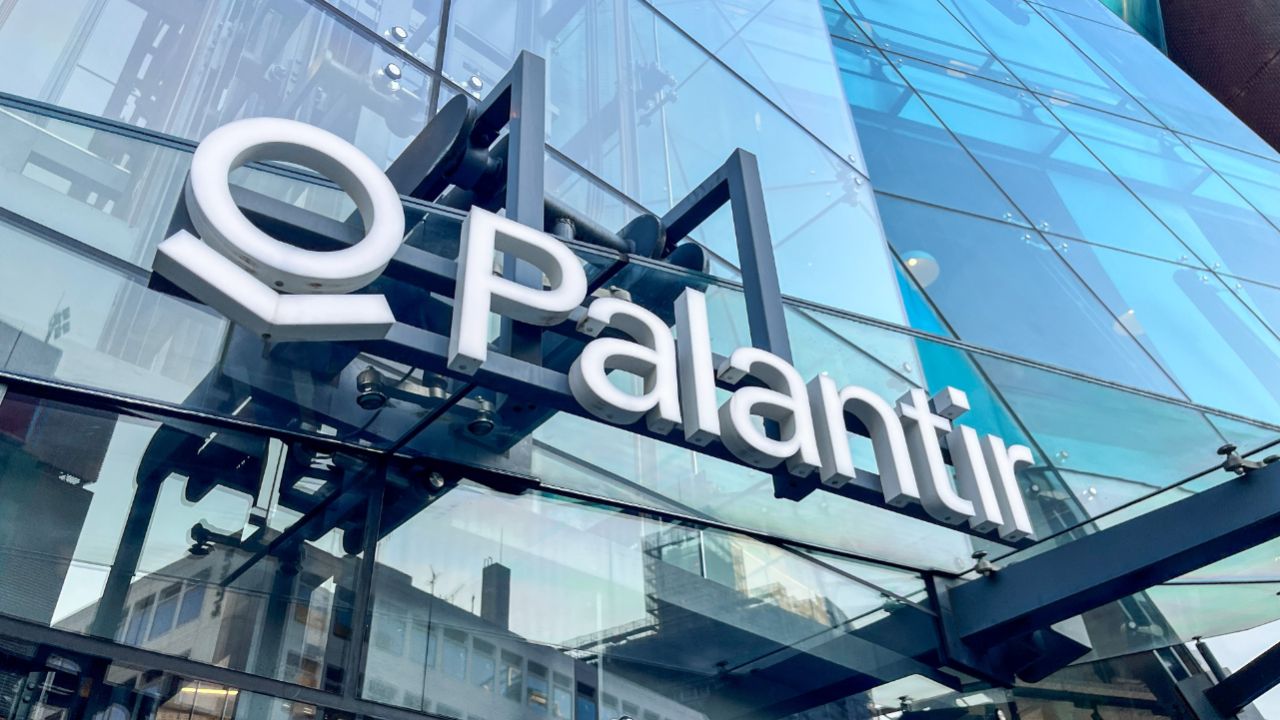 Palantir shares rise over 3% after Goldman Sachs upgrade | NYSE:PLTR