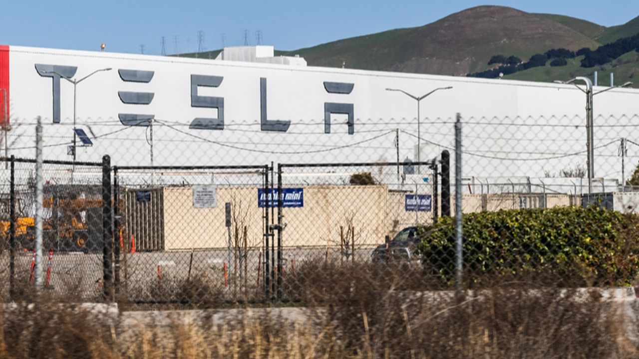 Tesla deliveries top consensus, but energy storage deployments miss ...