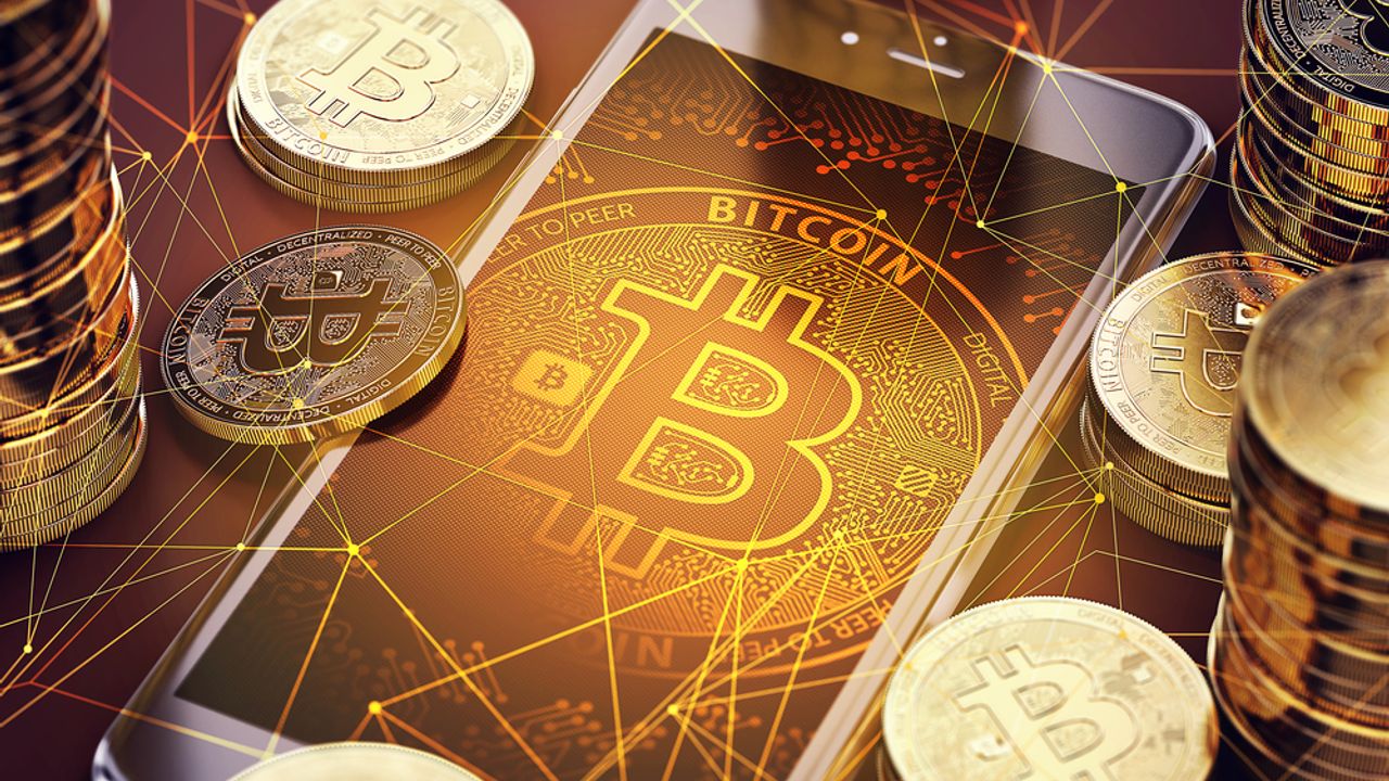 On the Chain: Bitcoin holds near US$83,000 as volatility sinks ahead of ...