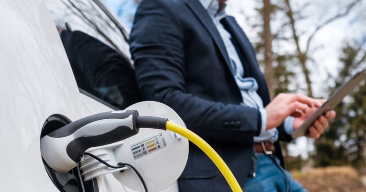 Plug-in hybrids drive transition to electric vehicles as range anxiety slows adoption - Vimarsana News