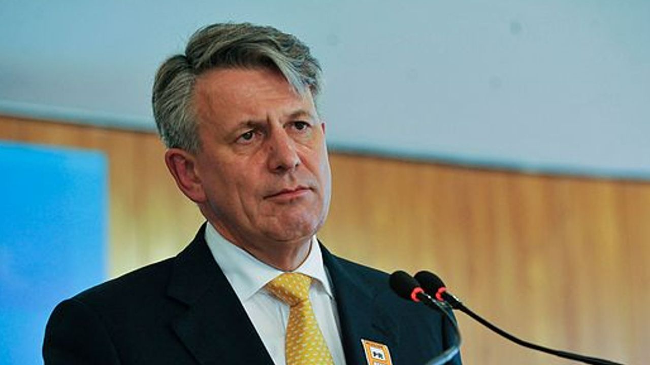 Shell confirms the exit of CEO Ben van Beurden; names successor | LSE ...