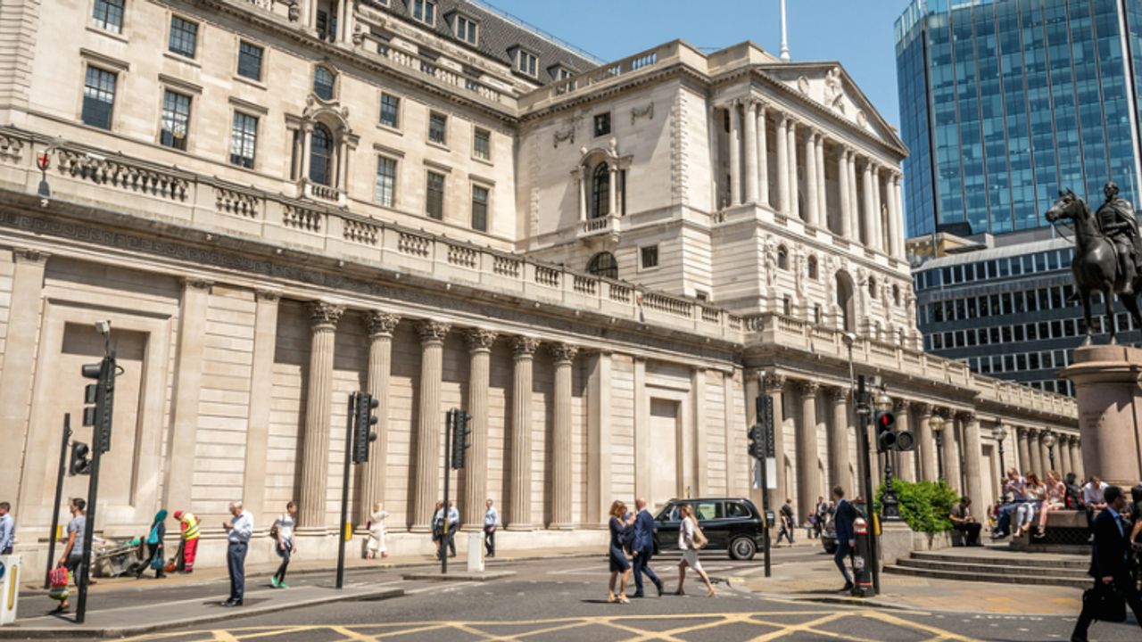 Bank of England steps in to gilt market after post-budget meltdown