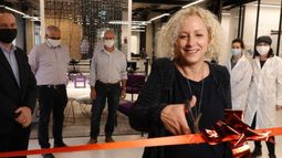Innocan CEO Iris Bincovich cutting ribbon at a new lab