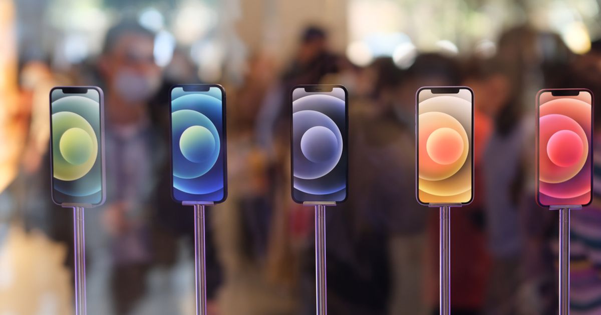 Apple Inc sees major iPhone shortages according to Wedbush analysts' Black Friday store checks - Vimarsana News