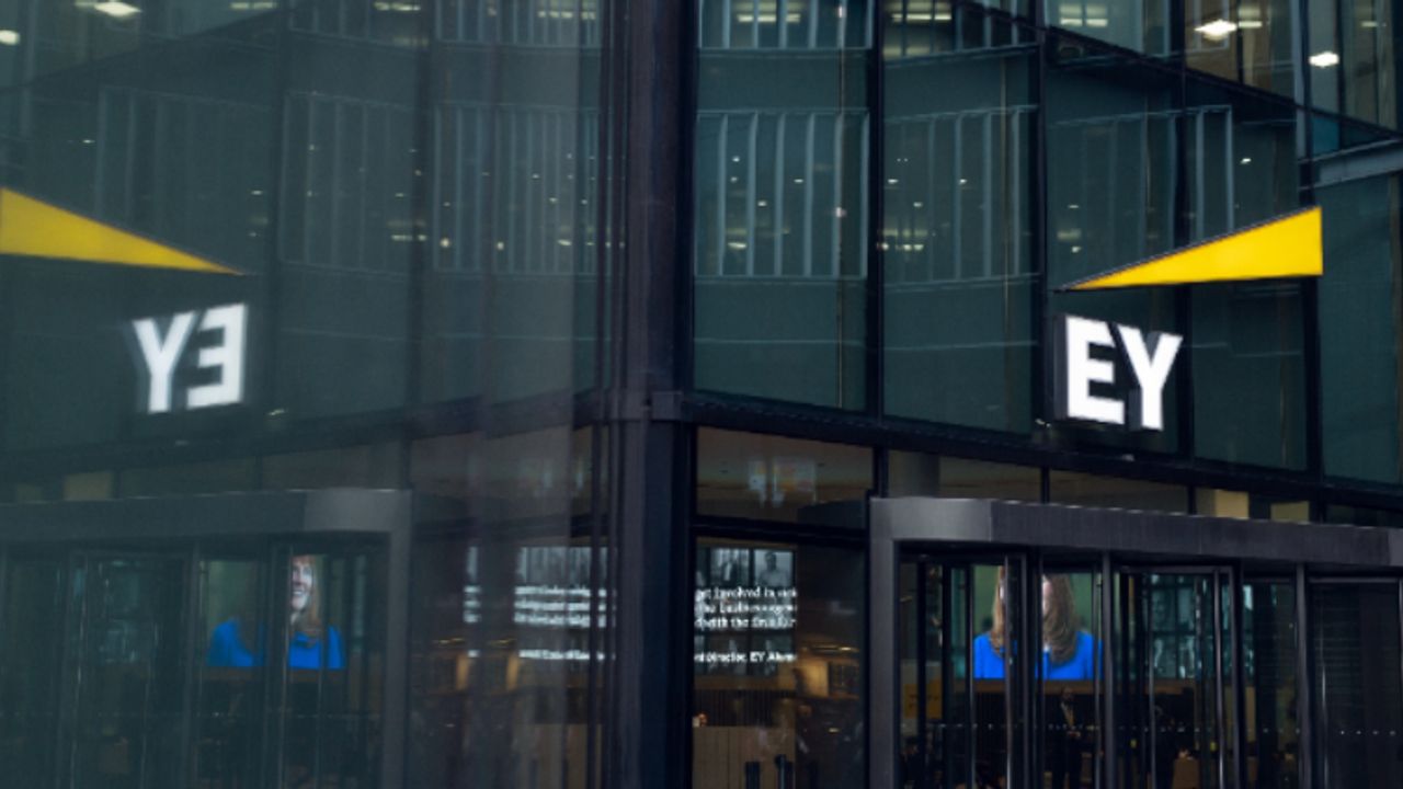 EY dumps split plan after US rebuff