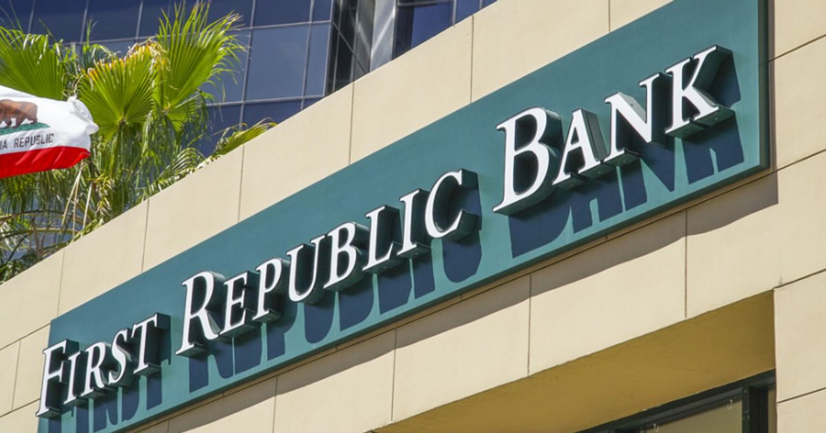 Dow ends narrowly lower as JPMorgan buys First Republic Bank assets - Vimarsana News