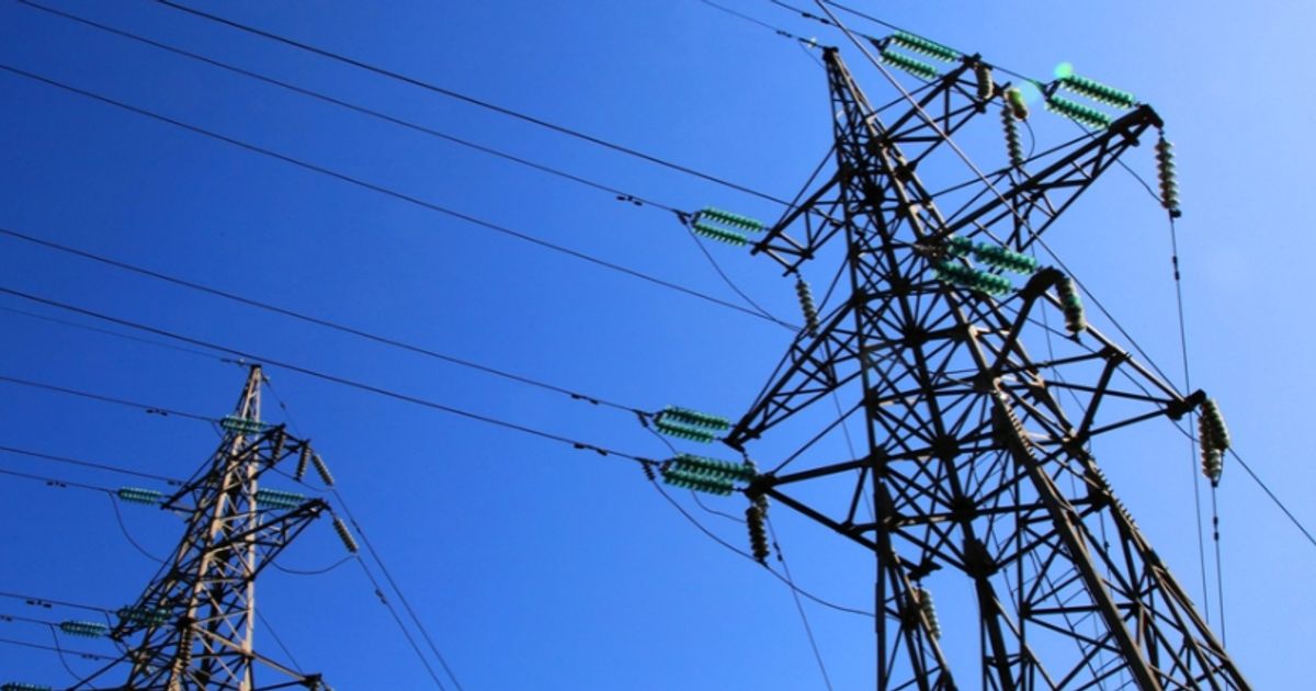 UK households in path of new pylons should receive cash - report | LSE:NG.