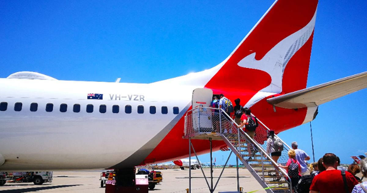 Qantas Airways returns to profit, plans $500 million share buyback - Vimarsana News