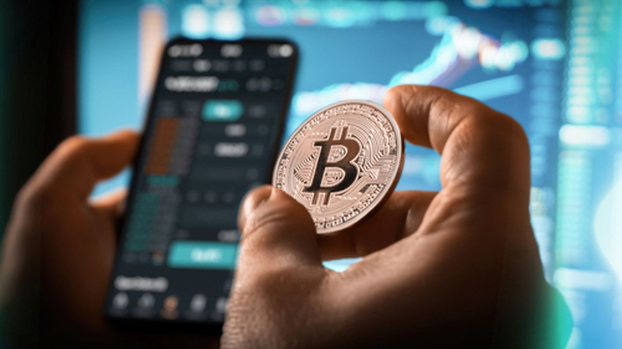 Bitcoin ETF race back on as Franklin Templeton steps up to the plate ...