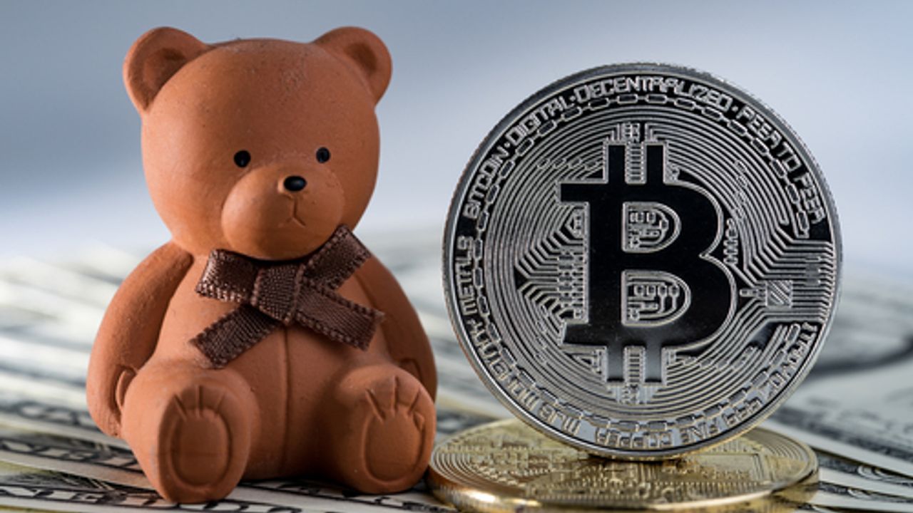Bitcoin gives up mid-week gains