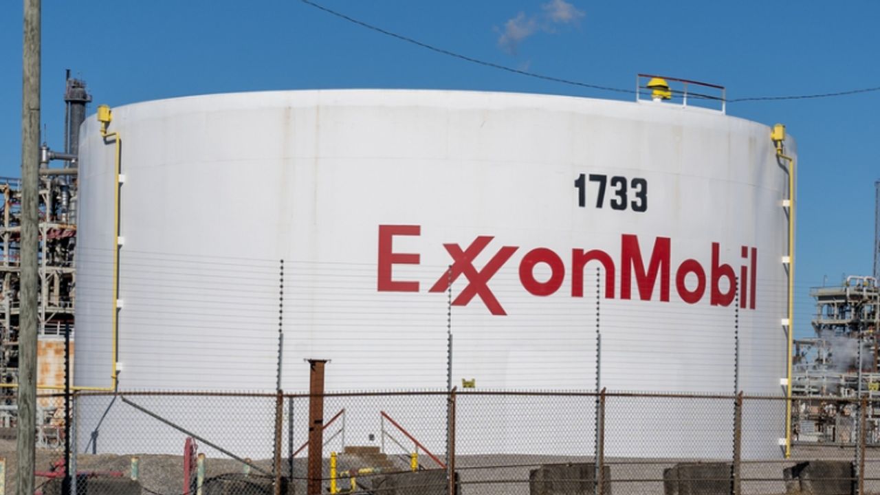 Exxon plans to challenge Glencore and Trafigura in commodity trading ...