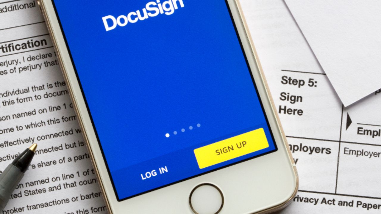 DocuSign sees fiscal 4Q earnings and revenue beat, but CFO Cynthia ...