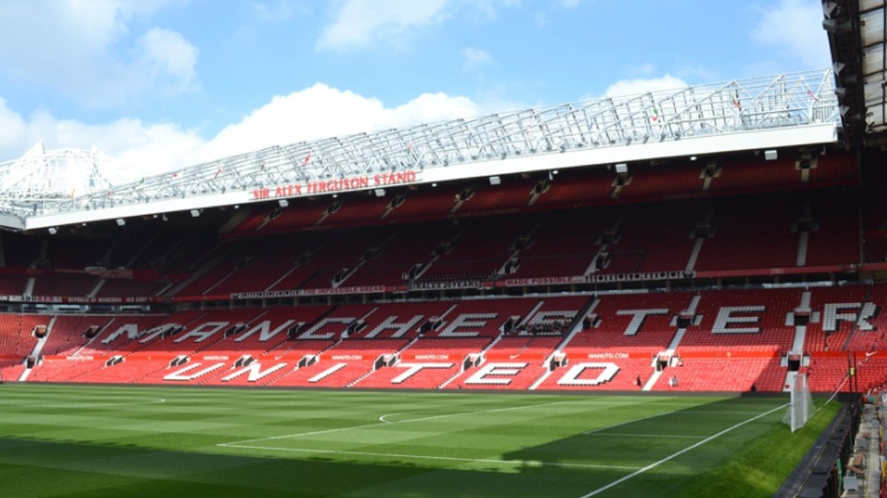 Manchester United shares plummet as Ratcliffe set to buy only 25% ...