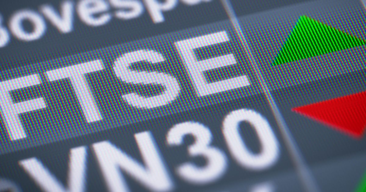 FTSE 100 Live: Blue-chips end subdued session little changed