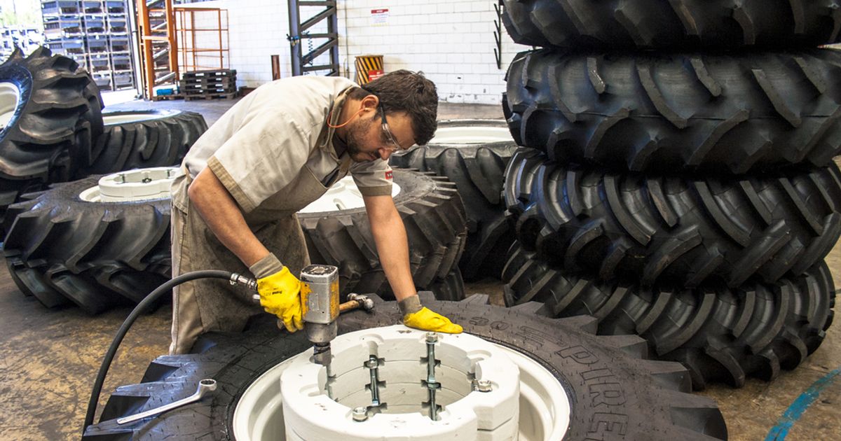 Goodyear 3Q earnings beat, revenue misses as commercial truck weakness continues - Vimarsana News